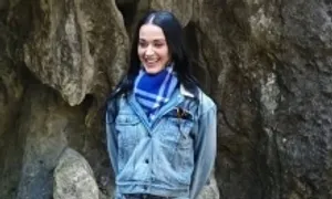 Katy Perry đi chùa ở Trung Quốc